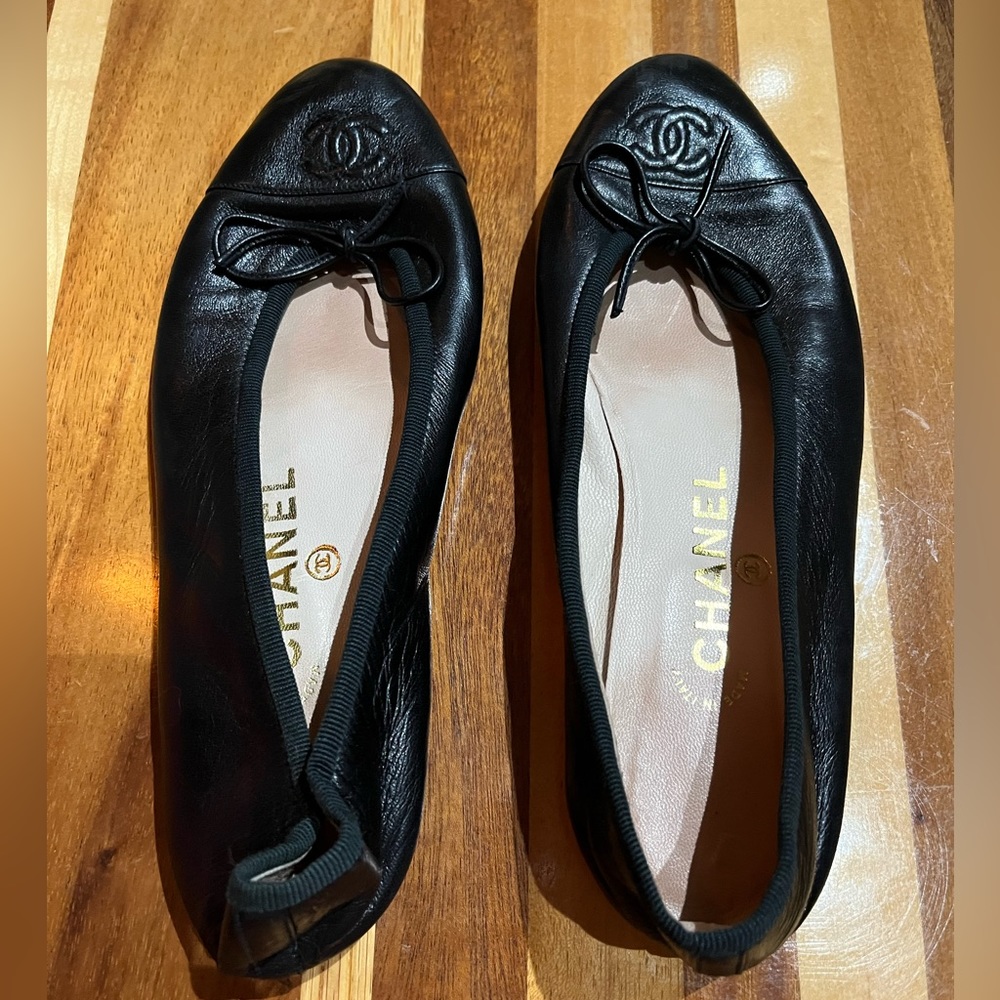 Chanel Ballet Shoes - Black - Size 7.5. 90’s Vintage. Leather like new.